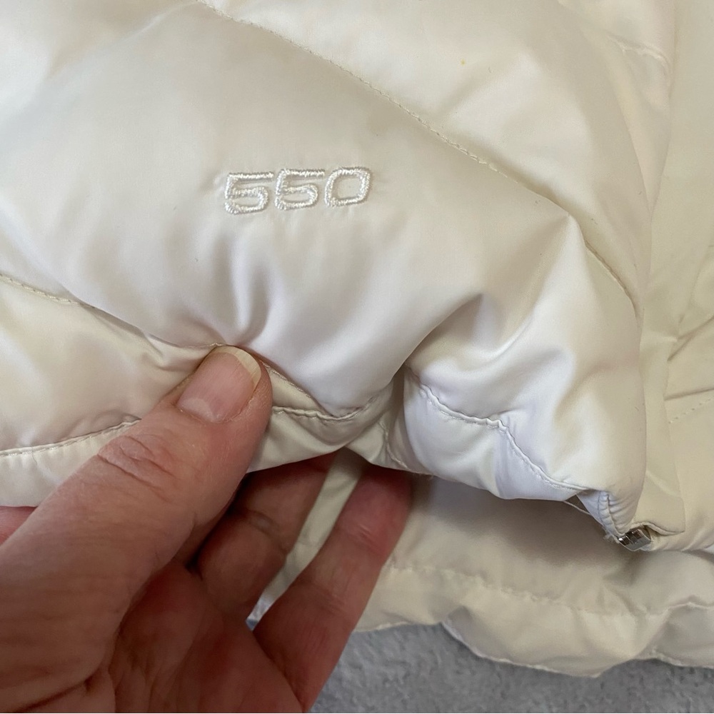 The North Face women’s white 550 down quilted vest - Picture 10 of 15